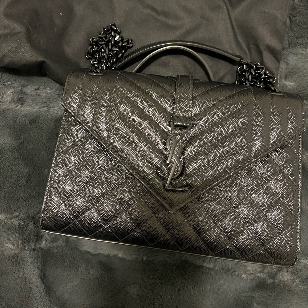 Saint Laurent
medium Envelope shoulder bag